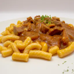 Teaser Image: Gulasch mit Spätzle